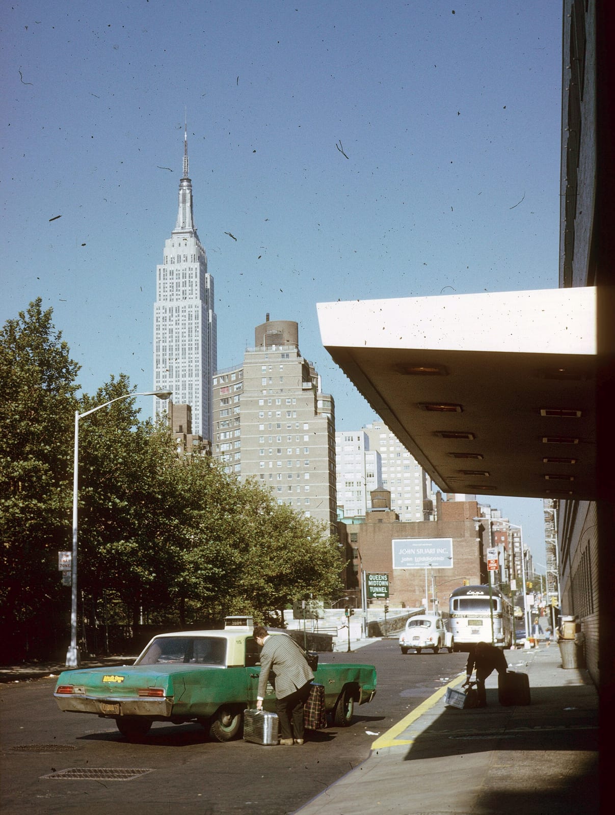 Keleti 37. utca, a háttérben az Empire State Building., 1968, New York City