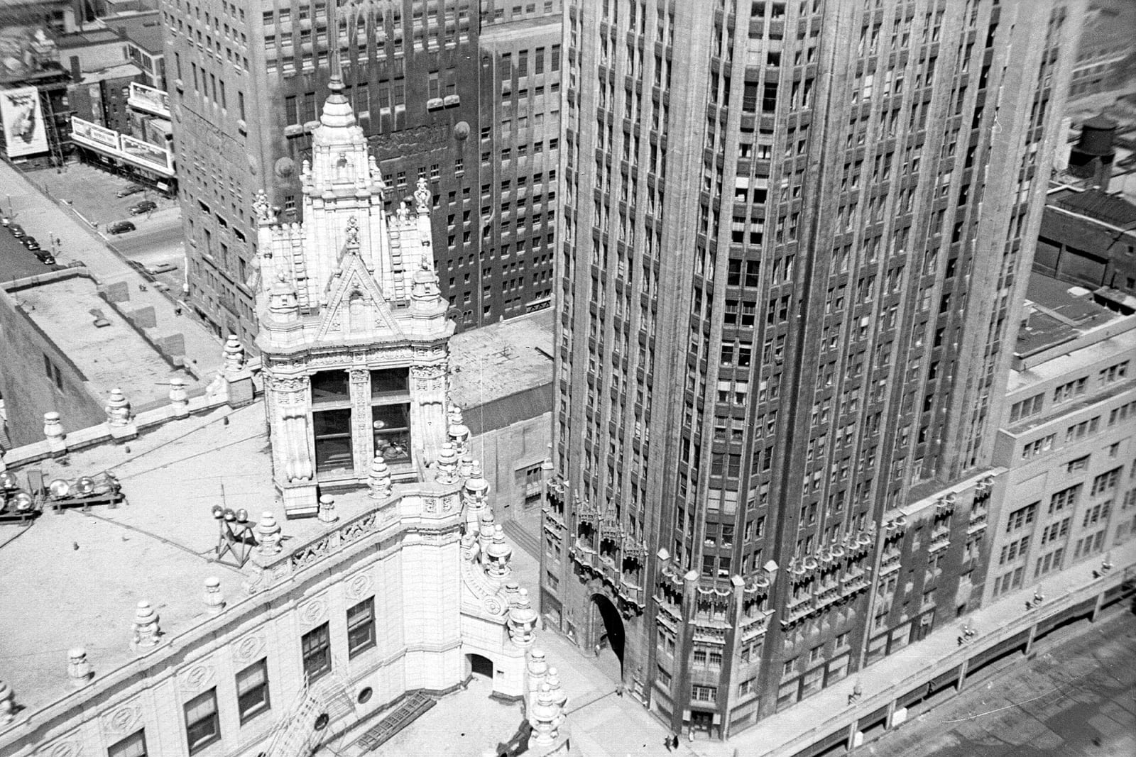 Base of the Tribune Tower. www.cityofchicago.org/Landmarks/T/TribuneTower.html jarchie219@gmail.com Chicago, 1950, Chicago