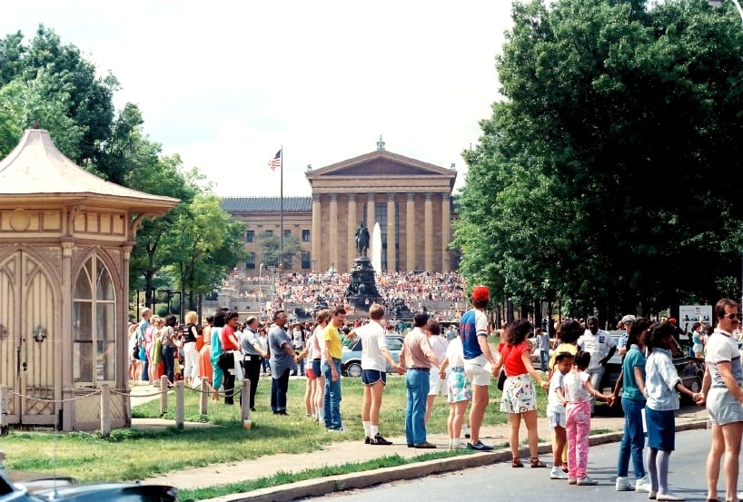 Hands Across America at Eakins Oval along the Benjamin Franklin Parkway in Philadelphia , Pennsylvania, 1986, Philadelphia